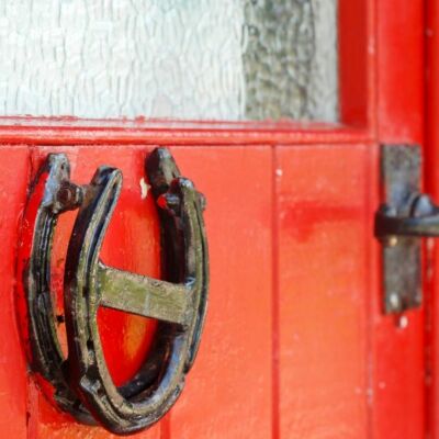 Horseshoe-Red-Door